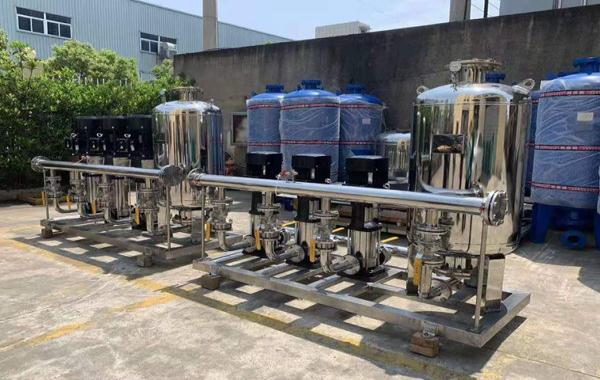 南方水泵304不銹鋼無負(fù)壓供水設(shè)備